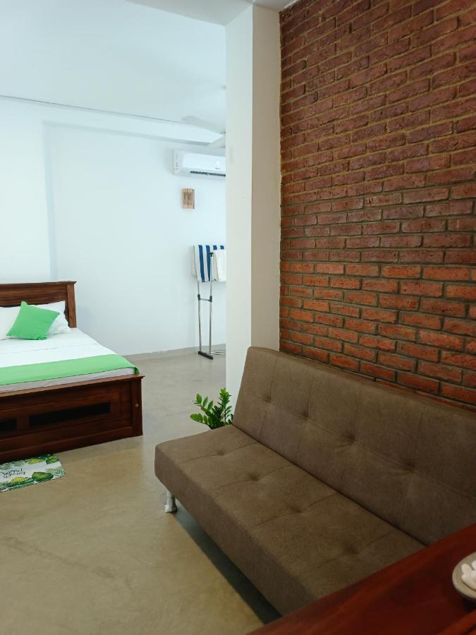 Lily Holiday Apartments Hikkaduwa Zimmer foto